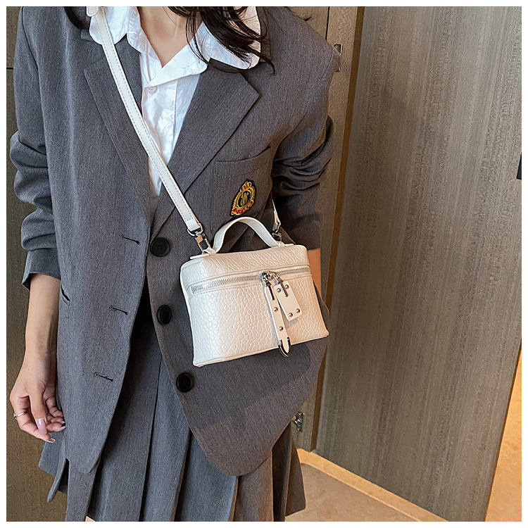 Popular Women s Crossbody Bag Korean Style Tote Bucket Niche Texture Women s design Shoulder Bag Minimalist Style Autumn New Designer Bag