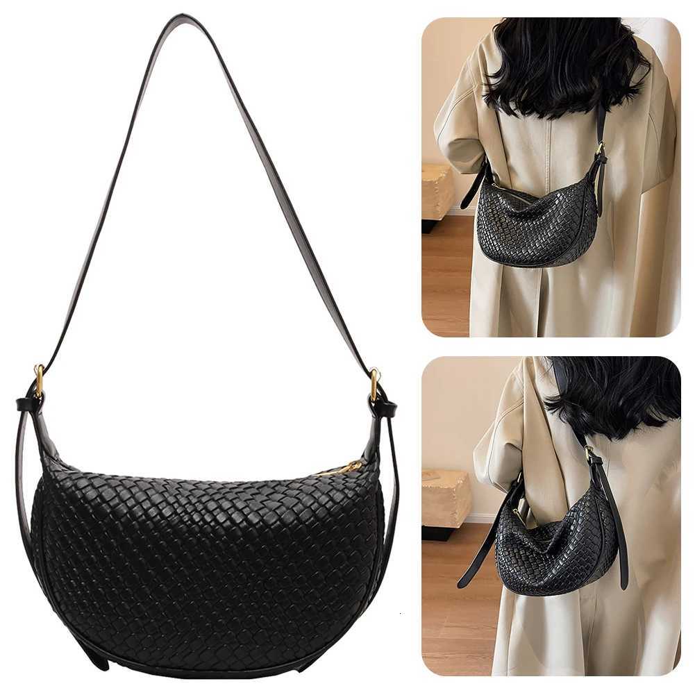 Women Fashion Shoulder Bag Adjustable Strap Woven Stylish Shoulder Bag Solid Color Dumpling Bag Commuting BagXJ250918