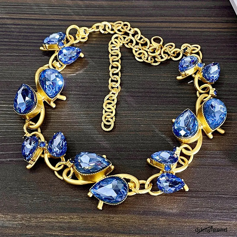 Exaggerated Large Thick Metal Decoration Necklace Womens Fashion Ins Short Clavicle Flash Dia Splicing Sweater Chain 250728 ddmyfriend