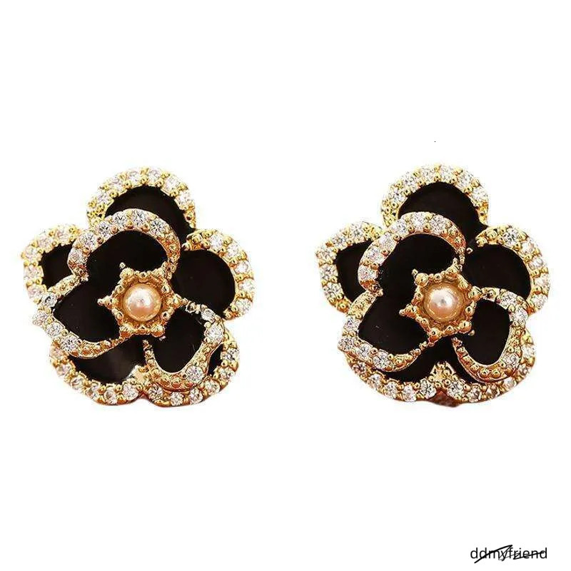 New Camellia Stud Sier Needle Niche Personality Design Earrings Elegant French Style Flower Women's Ear Jewelry ddmyfriend