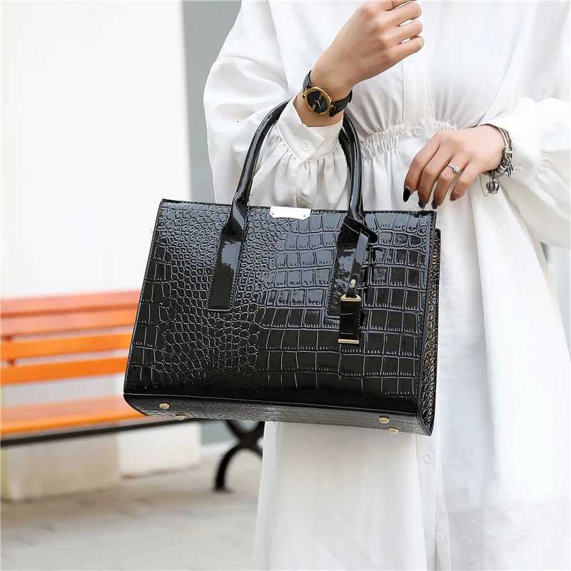 Patent Leather Women Messenger Bags Crocodile Female Crossbody Shoulder Hand Bags for Women High Quality Ladies Handbags Z250915