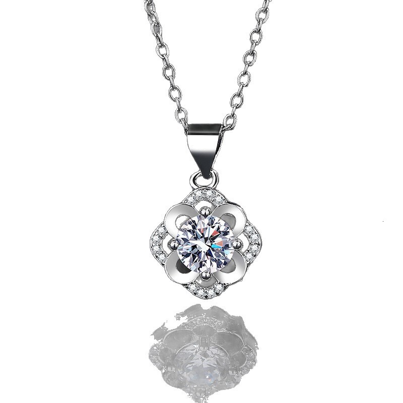 Douyin Live Clover Necklace Women, Light Niche Design Four-Leaf Flower Pendant, 2025 New Model, Gift for Girlfriend