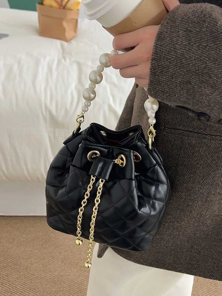 Summer Pearl Chain Buet Bag Womens Crossbody Bag Soft PU Leather Korean Sle Casual Handbag Small Size Faion TrendXJ250918