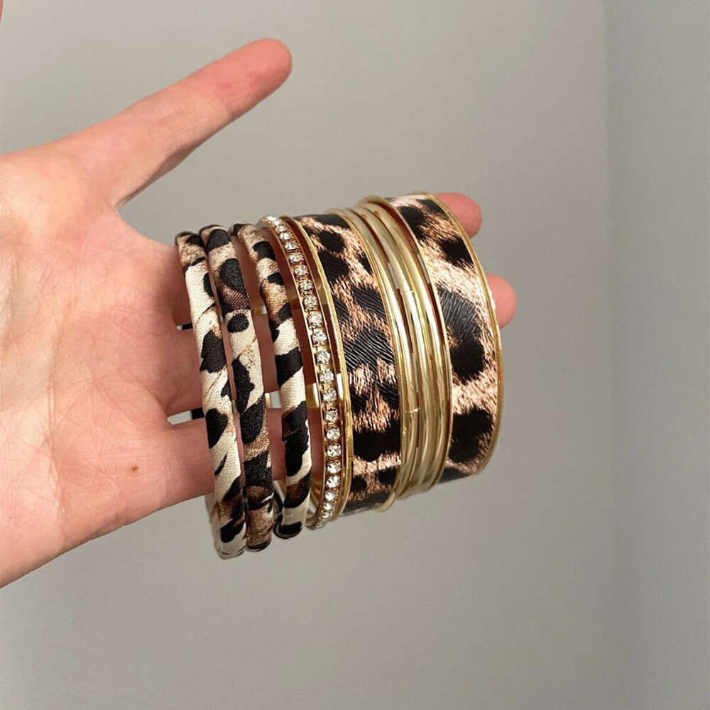 Metal Leopard Print Round Light High-end Feel Bracelet Niche Fashionable Elegant Versatile Women's Jewelry