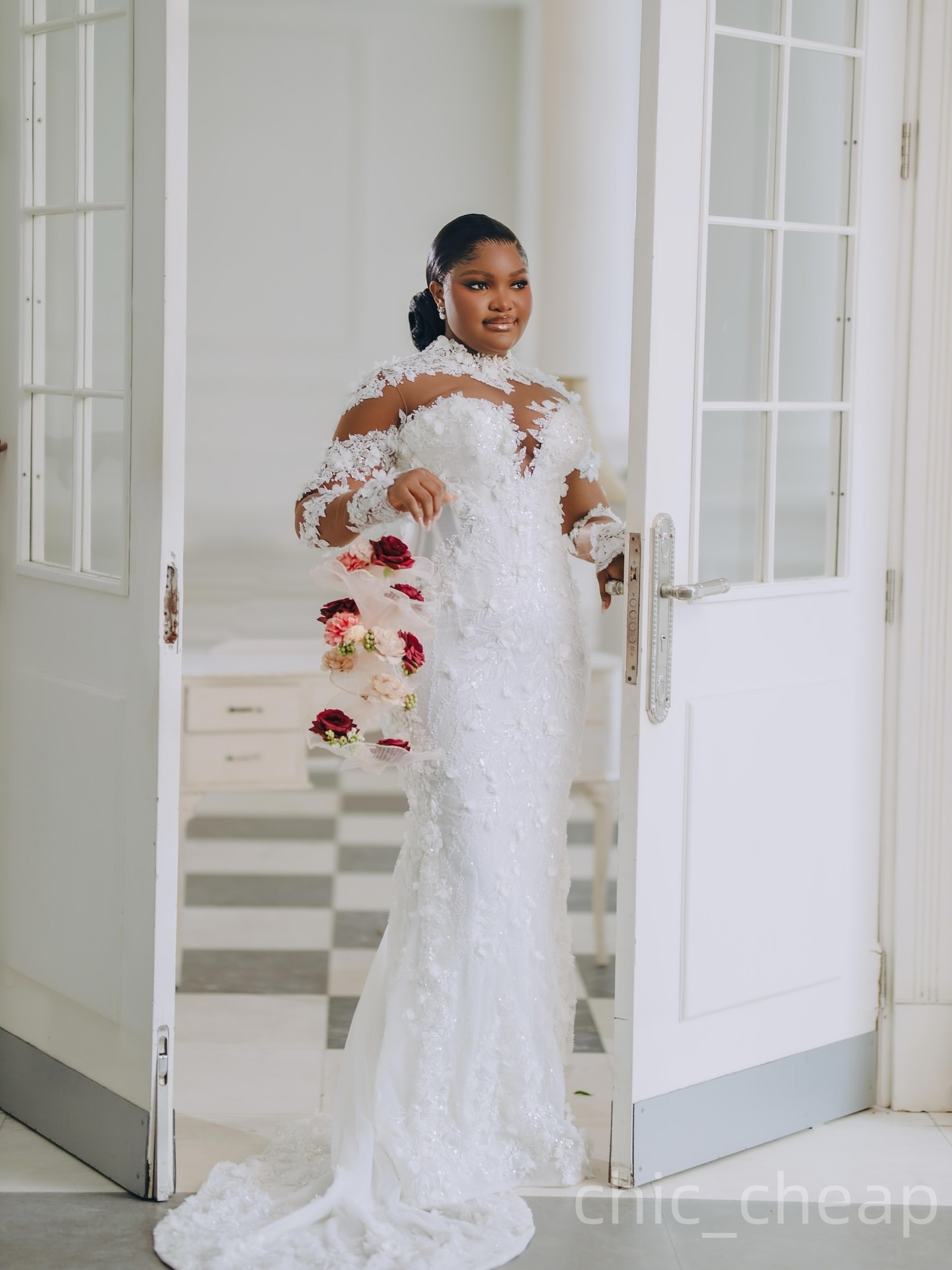 2025 Aso Ebi Plus Size Ivory Mermaid Wedding Dress Floral Lace Sheer Neck Long Sleeves Vintage Bridal Gowns Dresses ZJ0467