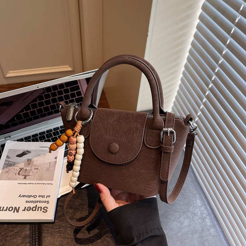 Fashion casual handbag autumn 2025 new style student classic crossbody bag simple daily commuting advanced multifunctional versatile handbag