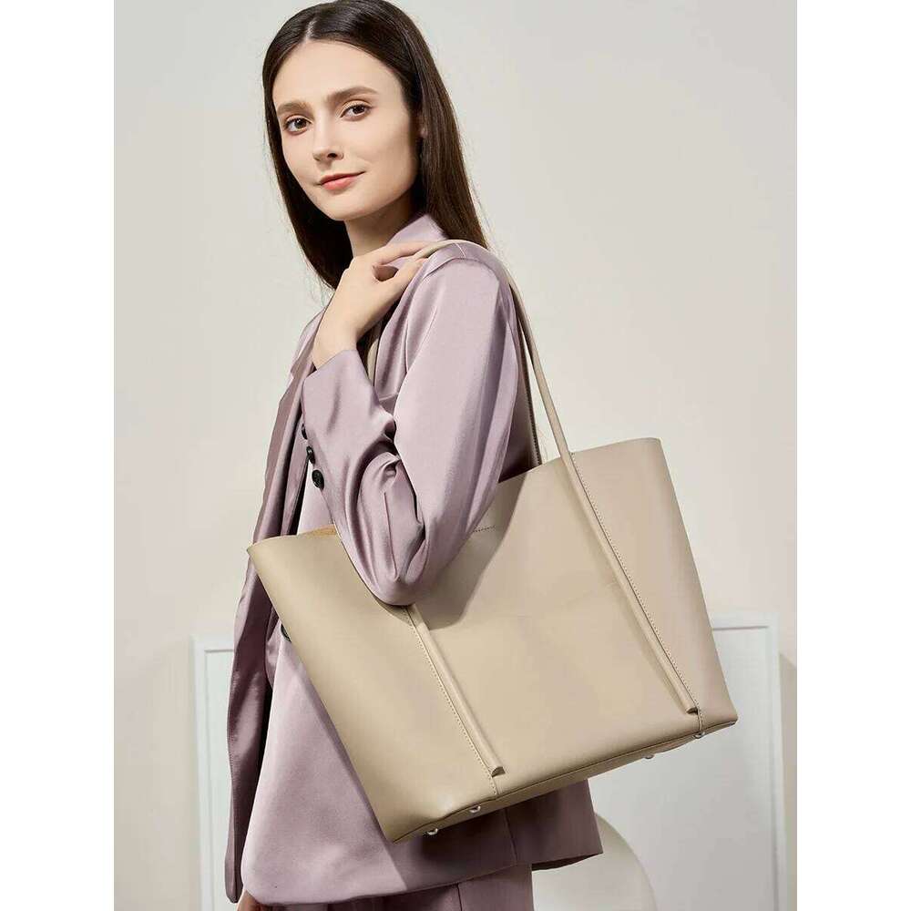 Designer Bag Luxury Bag 2025 New Leather Tote Summer Handbag Cowhide Commuter Shoulder Bag Women's Large Capacity