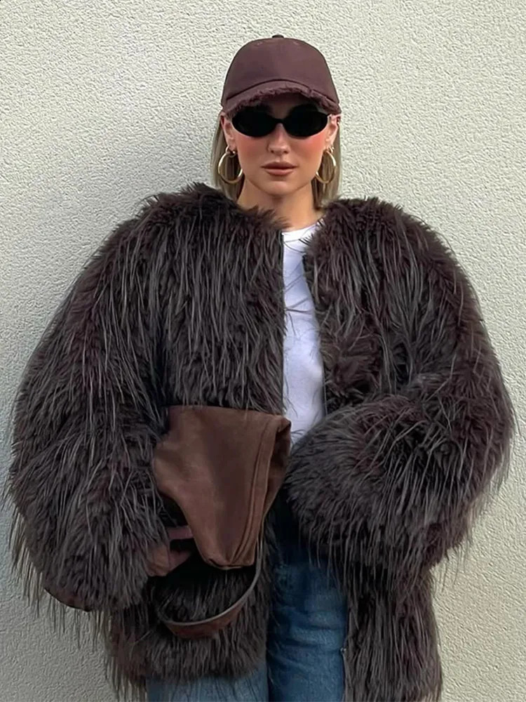 Brown Fluffy Faux Fur Coat Women Fashion Oneck Long Sleeve Loose Cardigan Jacket 2025 Winter Lady Street Warm Outerwear 250918