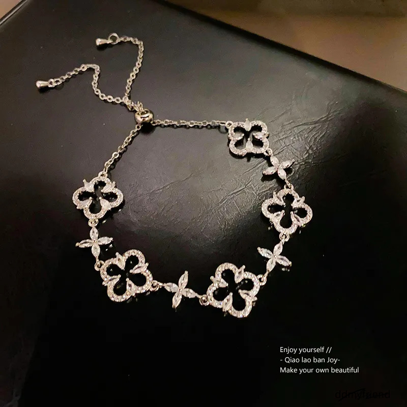 Sier Tone Clover - Shaped Bracelet With Rhinestone Accents Elegant Party Gift For Her High Quality And Sparkling Jewelry ddmyfriend