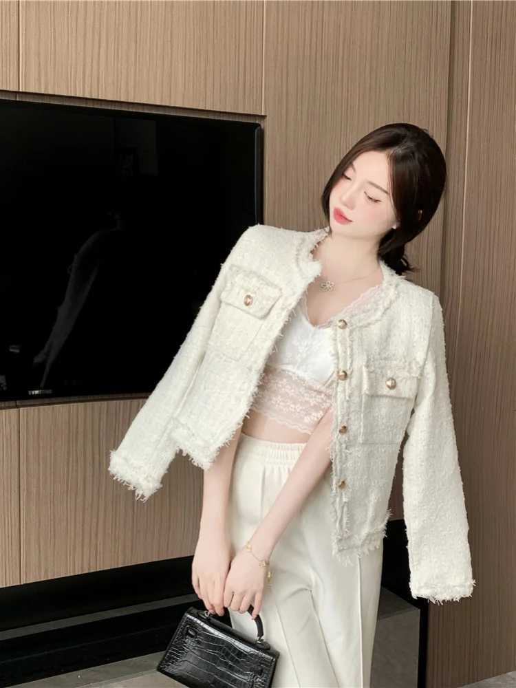 Elegant New Autumn Winter Tweed Short Coat Fine Knitwear Fashion Tassel Trim Stylish Womens Woolen Jacket Quality Z250918