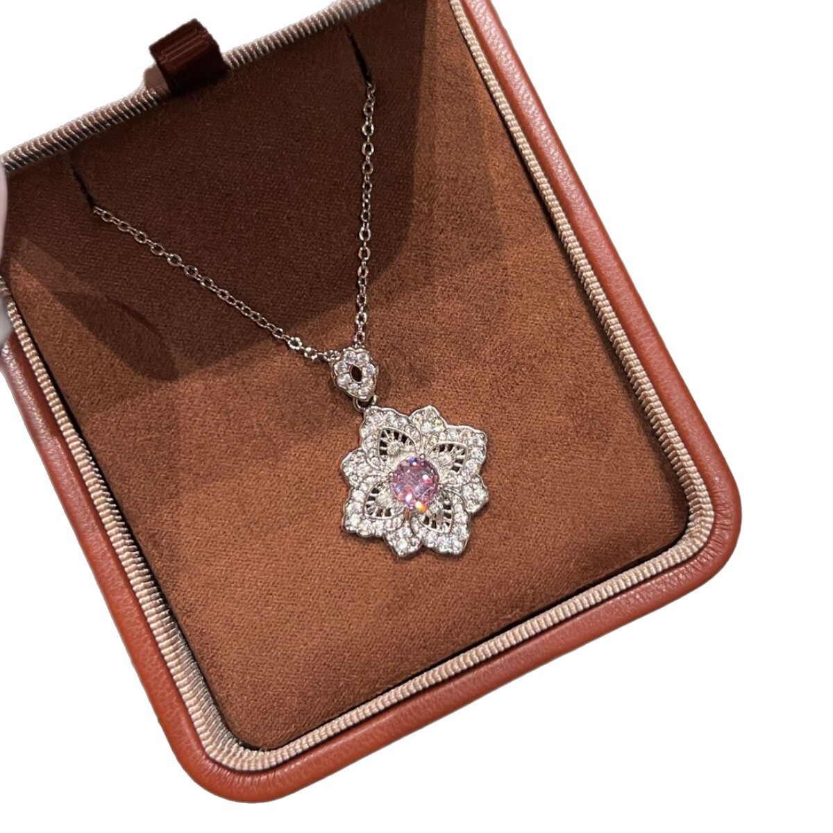 Mermaid Princess Silk Cloth Style Four-Leaf Clover Necklace for Women, Light Niche High-End Design Pendant Accessory Clavicle Chain