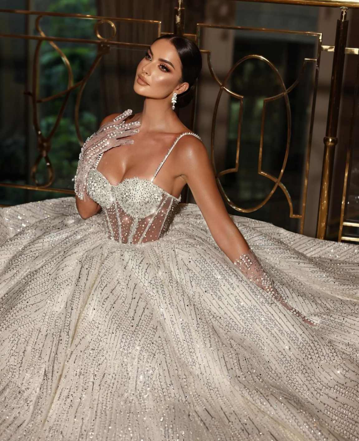 Glittery Spaghetti Strap Ball Gown Wedding Dresses Sleeveless Sequins Beading Bridal Gowns Vestido De Noiva Customized