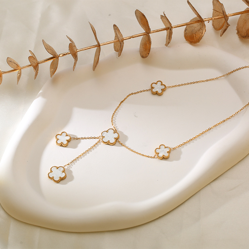 New Fashion Titanium Steel Color-Retaining Necklace Niche Light Five-Leaf Heart Lucky Clover Pendant Chain Jewelry