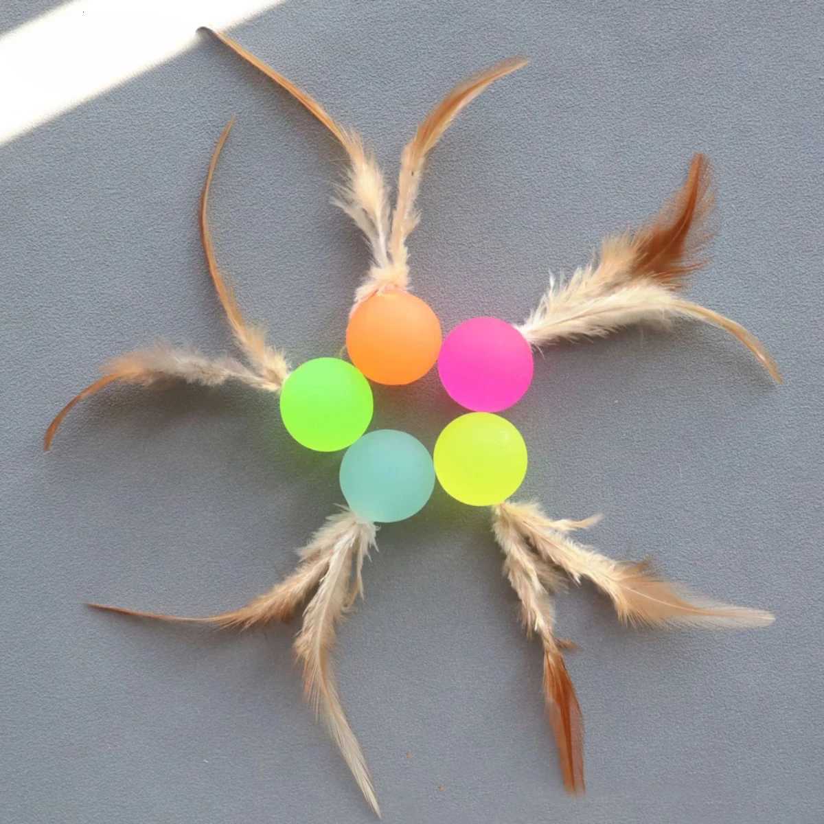 2pcs random color Funny Cat Elastic Ball Toy Interactive Balls Pet Supplies Feather Football Toys Dog Playthings Kitten X250918