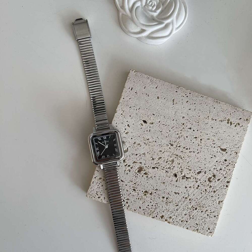 Small Square Roman Dial Metal Strap Watch Designer for Women, Student Style, Compact Exquisite, Simple and Minimalist Design