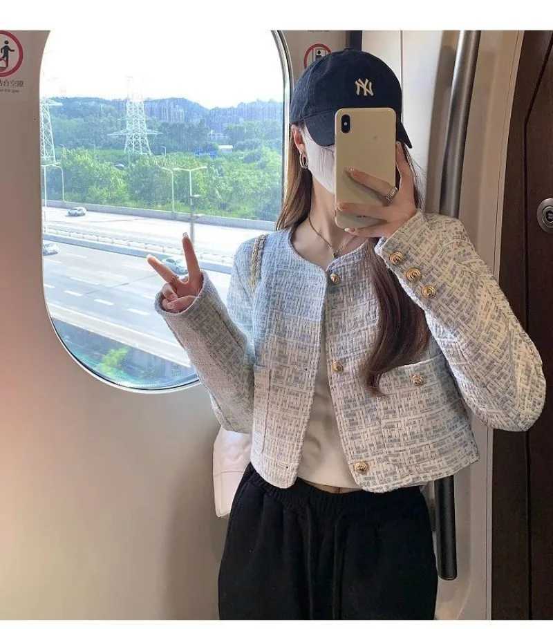 French Sweet Plaid Woolen Jacket Women Fashion Round Neck Single Breasted Temperament Celebrity Short Loose Chic Female Coat New Z250918