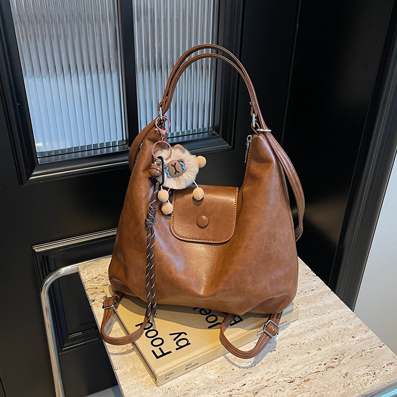 Autumn 2025 New Fashionable Leisure Large Capacity Handbag Student Classic Crossbody Bag Simple Daily Commuter Advanced Multi functional Women's 