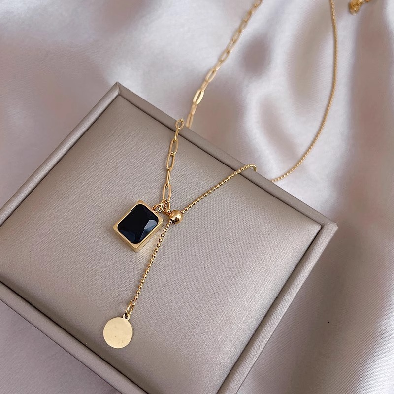 Emerald Splicing Collarbone Chain for Women, Simple Niche Adjustable Necklace, Minimalist Style Titanium Steel Choker, New Women's Model