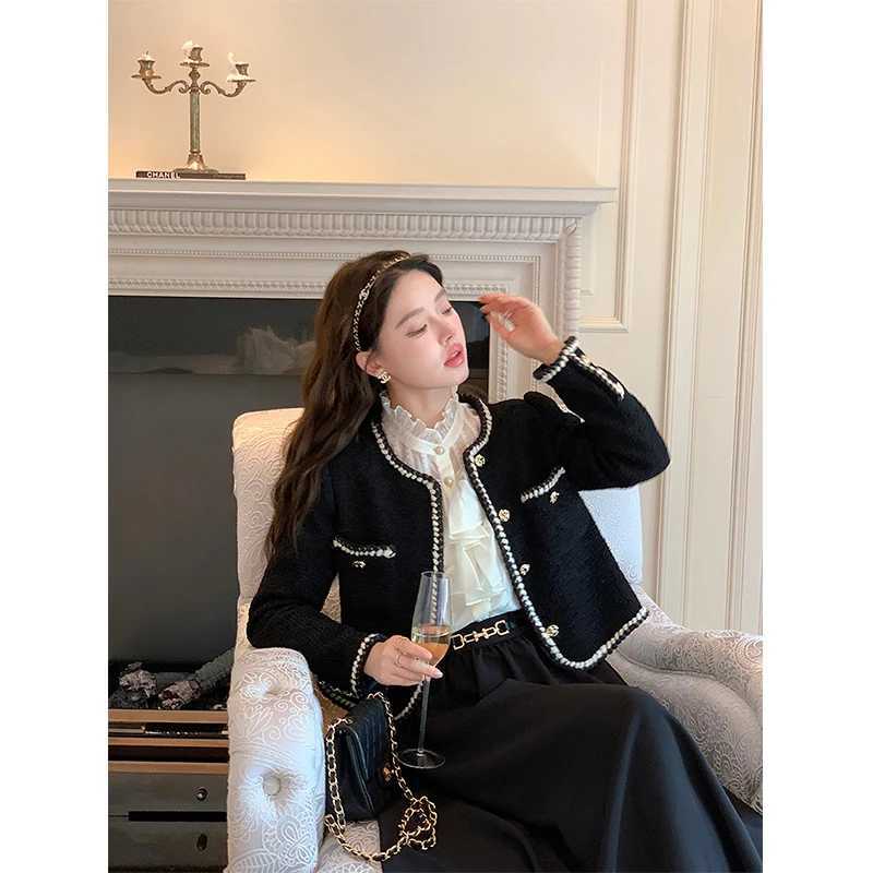 Vintage Cropped Tweed Jackets Women Elegant Black Thicken Coat Korean Single Breasted Blazer Casual Warm Short Outerwear Tops Z250918