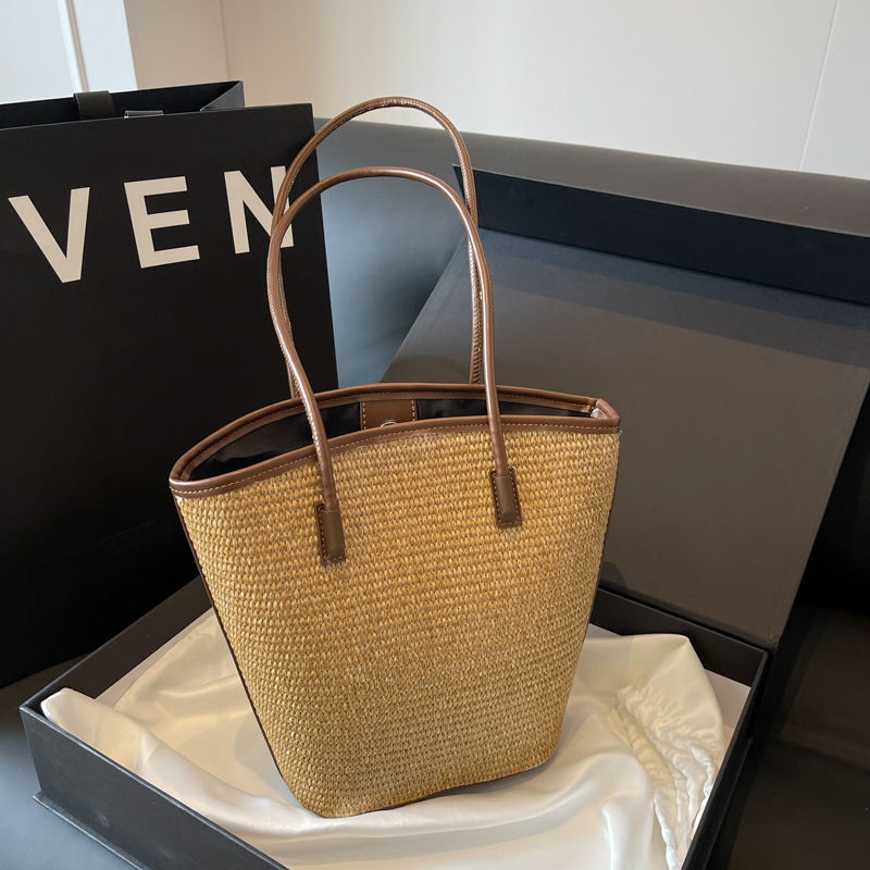 Straw Woven Handbag With Large Capacity Elegant design And Simple Water Bucket Bag Women s Shoulder Bag Commuting Bag Autumn New Designer Bag Seaside 