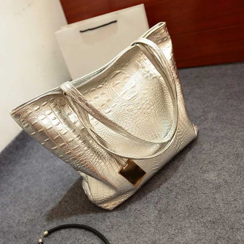 Large Capacity Shoulder PU Handbag With Pendant Crocodile Pattern Fashionable European And American Commuting Womens Tote Bag Z250915
