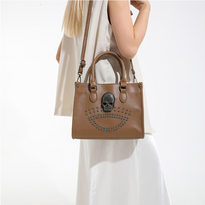 New Hot Girl Rivet Bag Black Skull Handbag Cool Women s Shoulder Bag Autumn New Designer Bag Light Luxury Simple Women s design Crossbody Bag