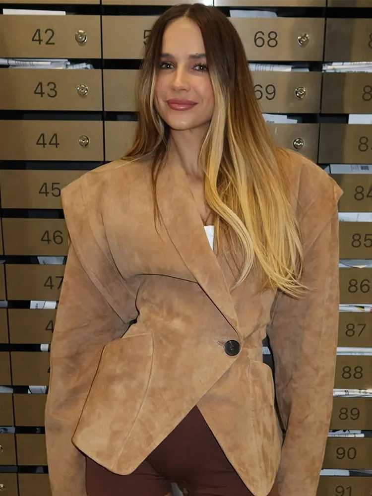 Brown Single Breasted Suede Jacket Womens Fashion Full Sleeve Buckle Lapel Slim Shoulder Pad Coat Lady High Streetwear 2025 New Z250918