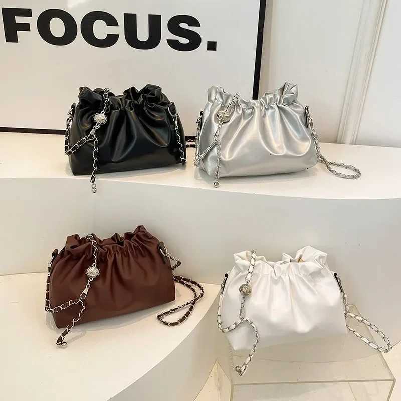 Fashion Chain Crossbody Bucket Bag Women Messenger Purses Handbags PU Leather New High Sense Shoulder BagsXJ250918