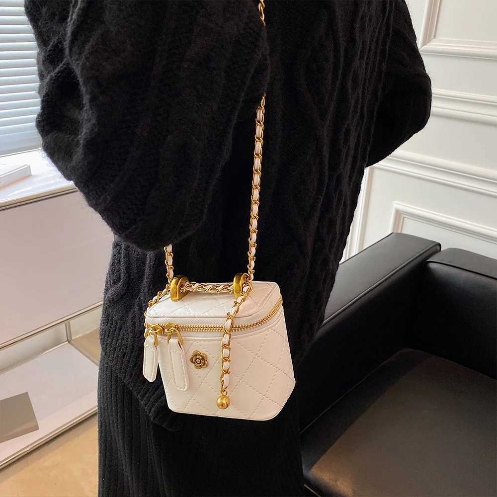 Advanced Lingge Small Fragrant Chain Box Bag New Fashionable and Versatile Single Shoulder Crossbody Phone BagXJ250918