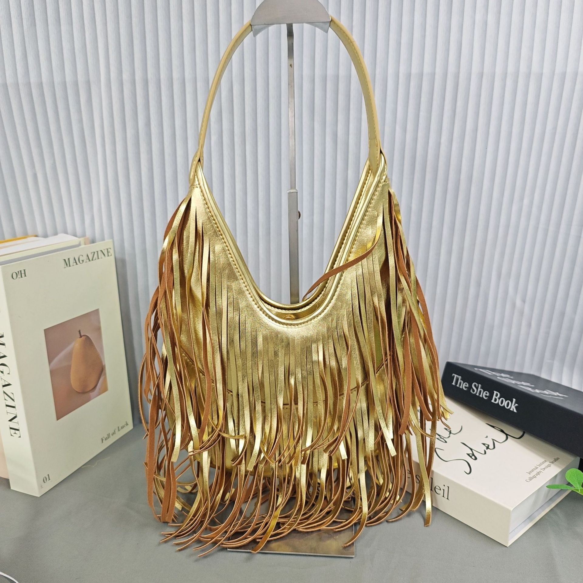 Minimalist Women s Shoulder Bag design New Fashion Tassel Retro Style Handbag Large Capacity Armpit Bag Autumn New Designer Bag
