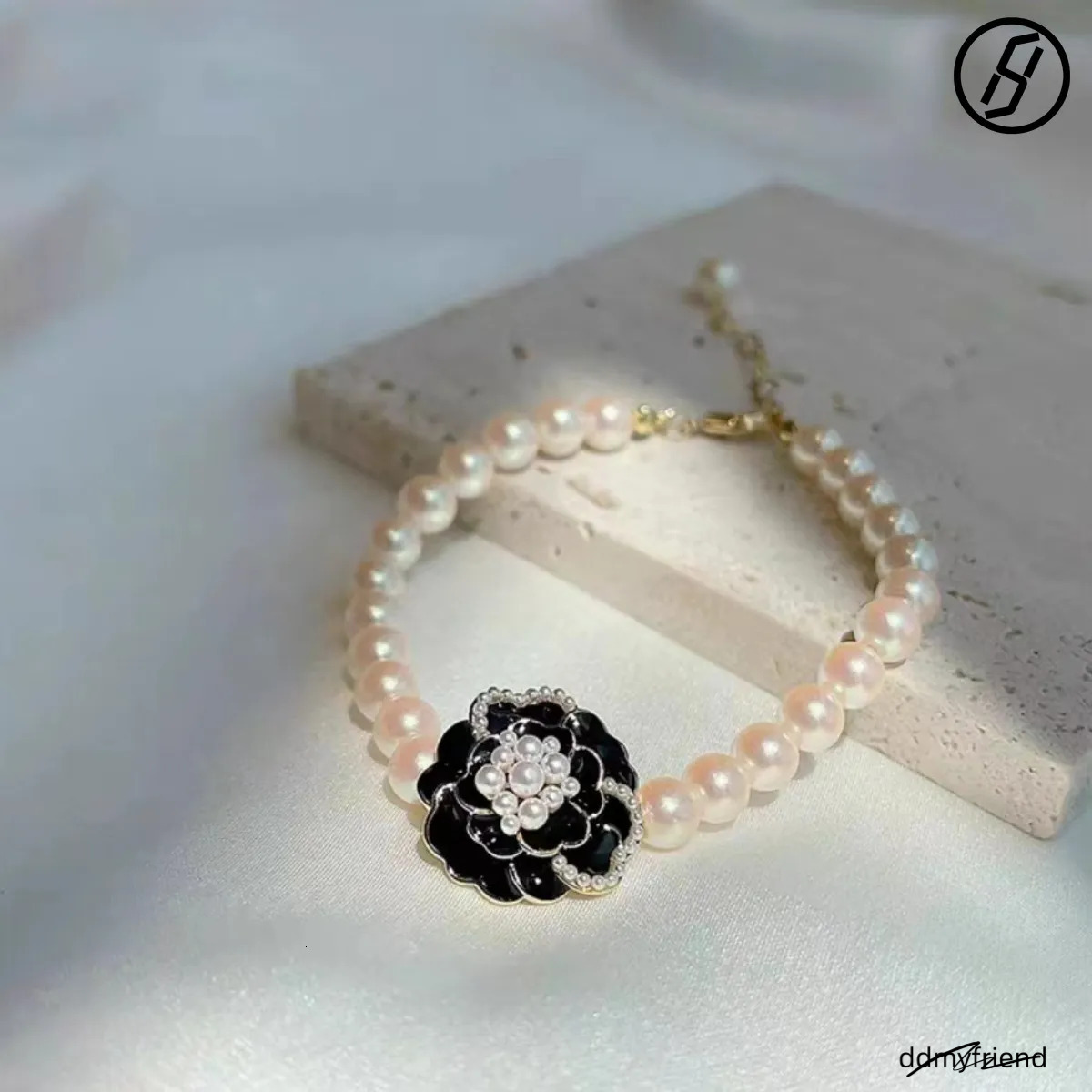 French Retro Camellia Pearl Light Niche Design Clavicle Chain Bracelet 2025 New Designer Necklace For Women Original Jewelry ddmyfriend