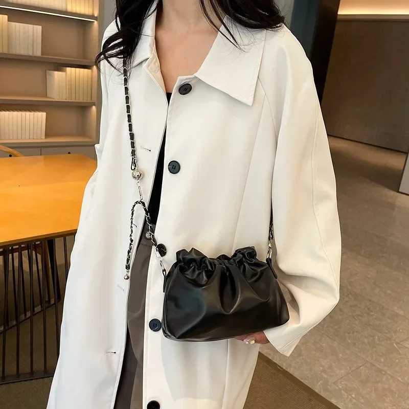 Fashion Chain Crossbody Bucket Bag Women Messenger Purses Handbags PU Leather New High Sense Shoulder BagsXJ250918