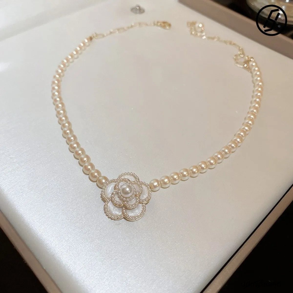 French Retro Camellia Pearl Light Niche Design Clavicle Chain Bracelet 2025 New Designer Necklace For Women Original Jewelry ddmyfriend