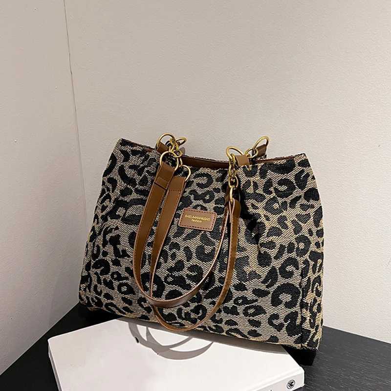 Womens Large Capacity Fashion Handbags Leopard Design Versatile Underarm Shoulder Tote Bags Female Shopper Bags Z250915