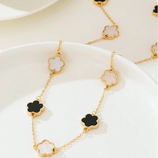 Simple Elegant Black and White Five-Leaf Clover Necklace for Women Jewelry for Women