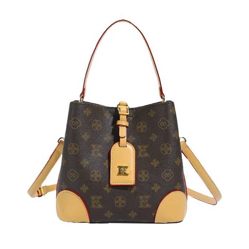 2025 Luxury Bucket Bag for Women Spacious Crossbody Shoulder Purse Versatile Designer Tote Work Weekend BagXJ250918