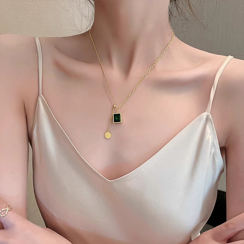 Emerald Splicing Collarbone Chain for Women, Simple Niche Adjustable Necklace, Minimalist Style Titanium Steel Choker, New Women's Model