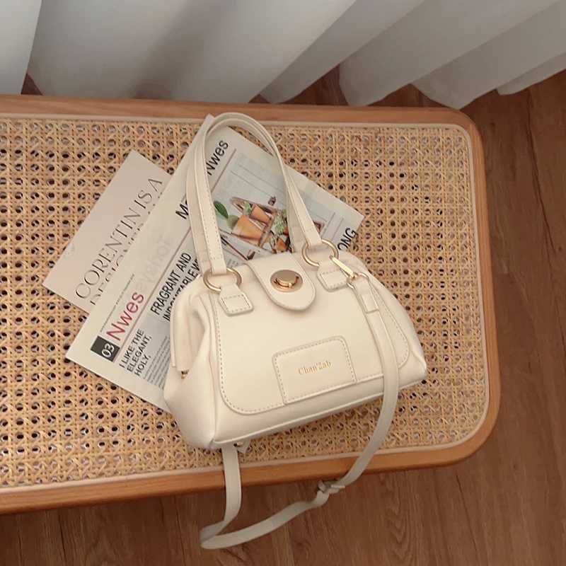 High Quality Chic Clip PU Crossbody Bag 2024 New AutumnWinter Ladies Unique Lock Retro Underarm Bags Fashion Versatile HandbagXJ250918