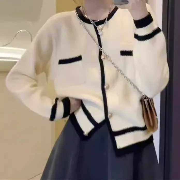 French Xiaoxiangfeng Premium Sense Loose Knitted Cardigan Jacket 2025 Autumn and Winter New Bottom Sweater Womens Top Z250918