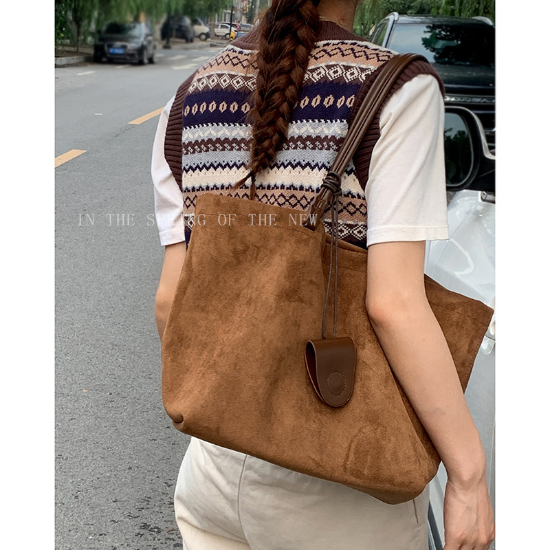 Vintage large capacity designer suede texture underarm bag 2025 new commuting shoulder bag