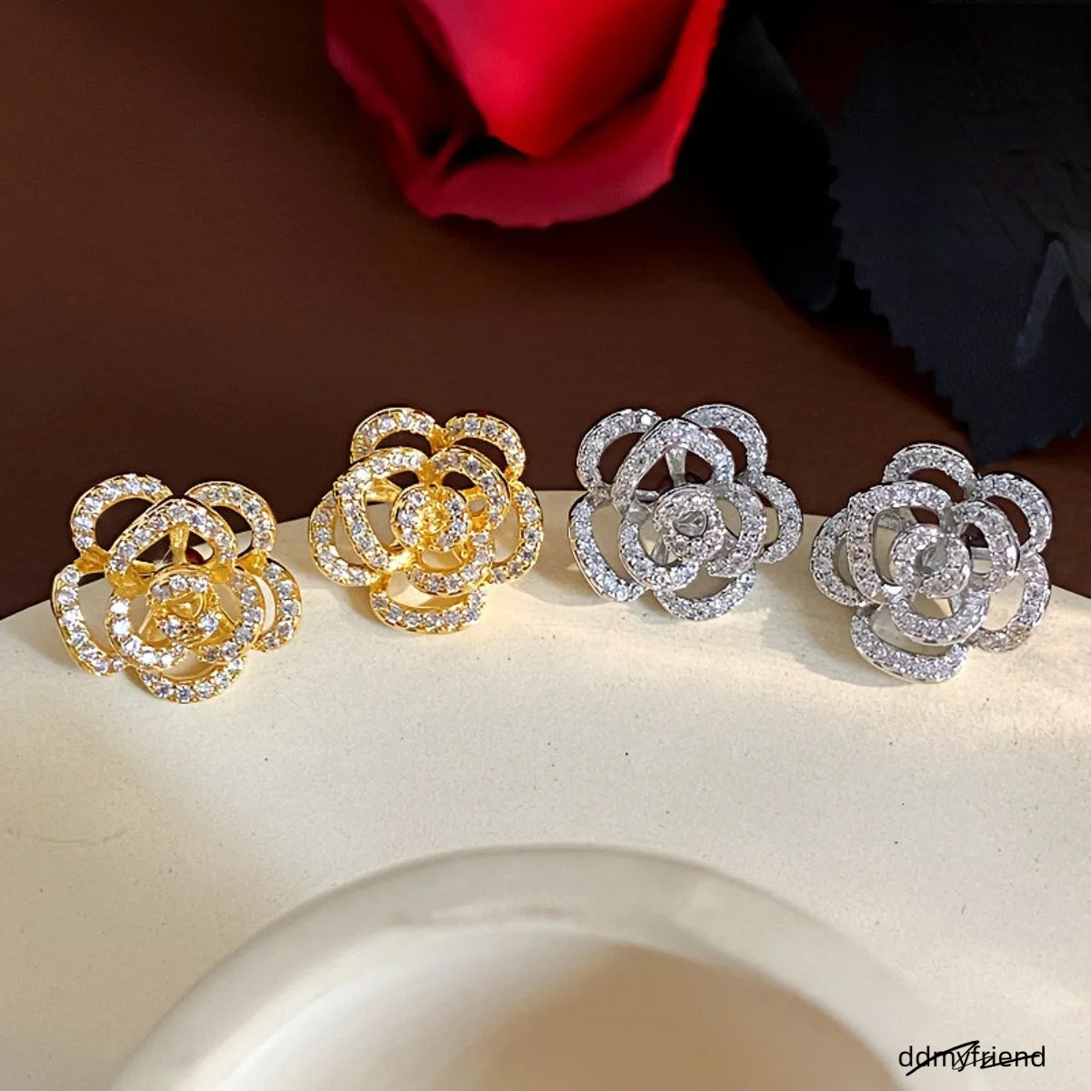 Designer Women's New Retro Hollow Inlay Zircon Camellia High-End All-Match Earrings Ear Clip Original Jewelry ddmyfriend