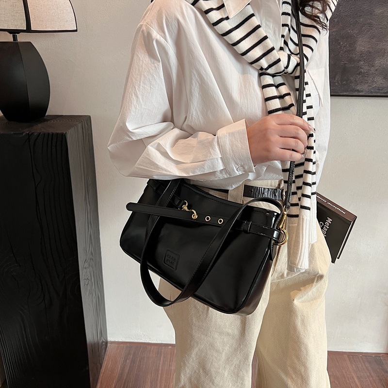 New fashionable retro style women s shoulder bag Korean style simple and niche design underarm bag versatile commuting women s crossbody bag autumn ne