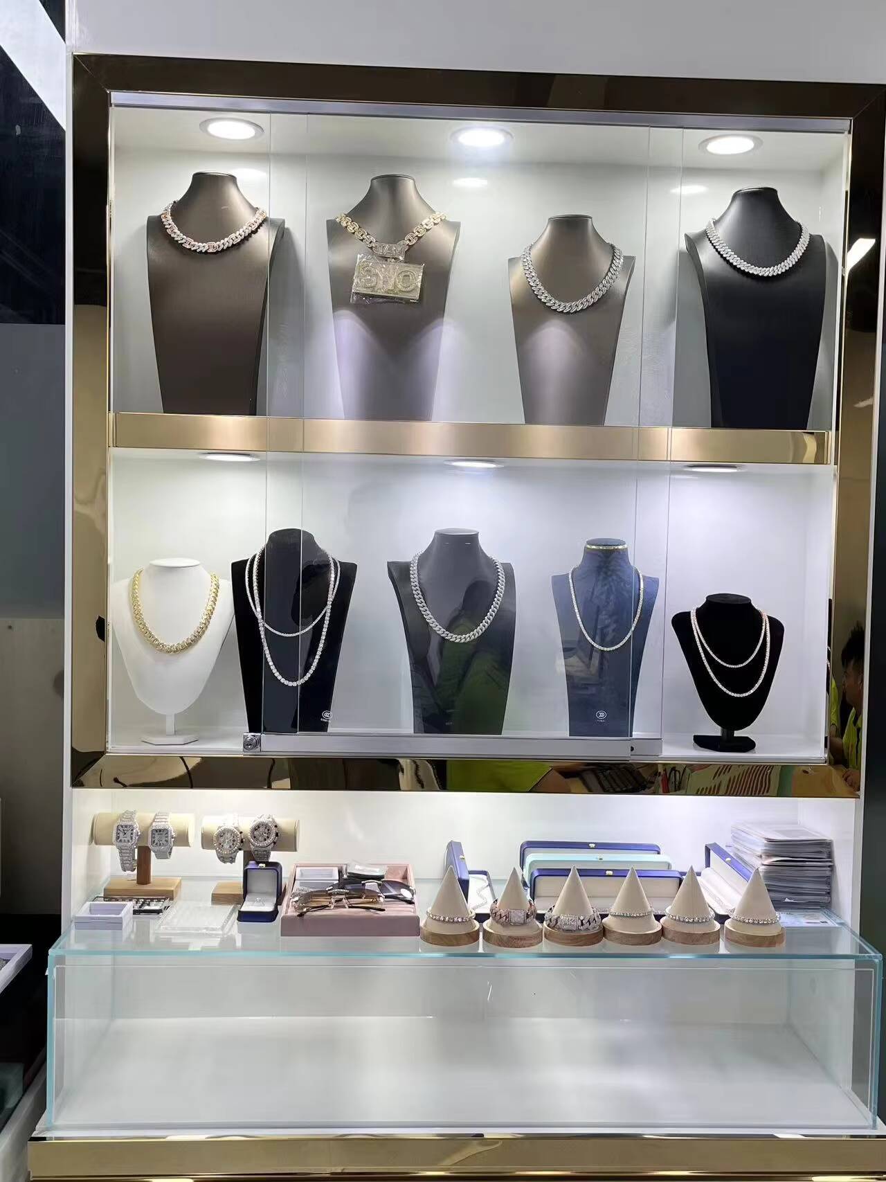 Latest Design 925 Sterling Silver Ring High Quality Handmade Iced Out Moissanite Ring Diamond Engagement Ring for Men and Women