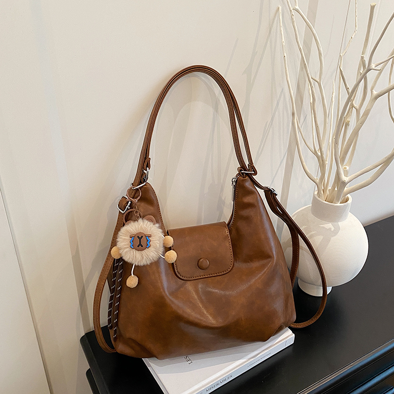 Autumn 2025 New Fashionable Leisure Large Capacity Handbag, College Student Crossbody Bag, Simple Daily Commuter, Advanced Multi functional Women'