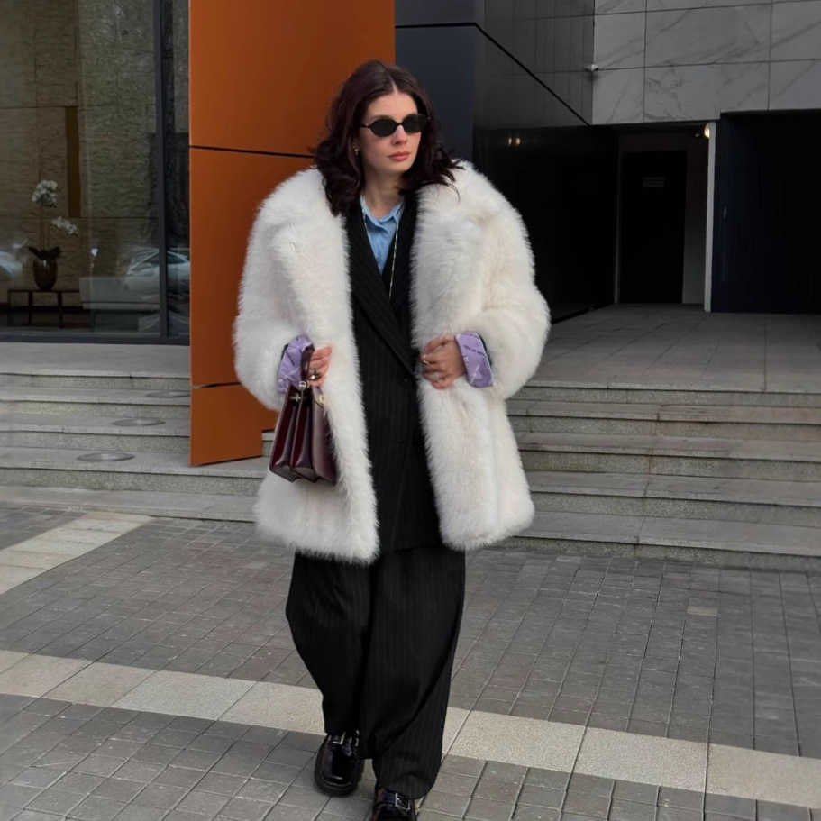 Collared fur coat women's style winter 2024 brand designer fluffy fox fur coat luxurious fur coat girl fashionable long coat J250815