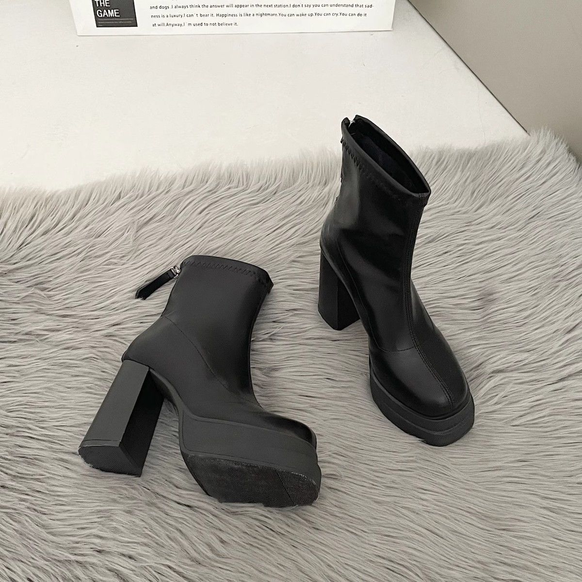 2025 Autumn/Winter New Fashionable Coarse Heel Anti slip Zipper Short Boots with Lacquer Leather Thick Bottom and Height Increase Fashion Boots Size 3