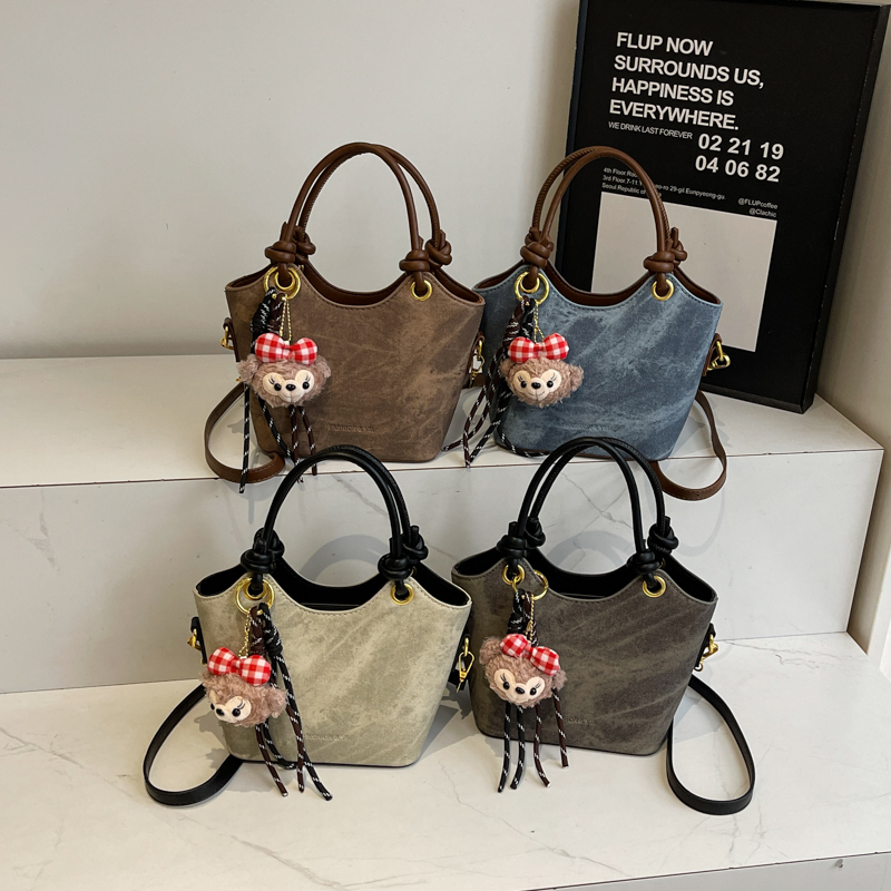 2025 Fashion and Leisure Large Capacity Handbag Autumn Student Classic Crossbody Bag Simple Daily Commuter Advanced Multi functional Versatile Women&#