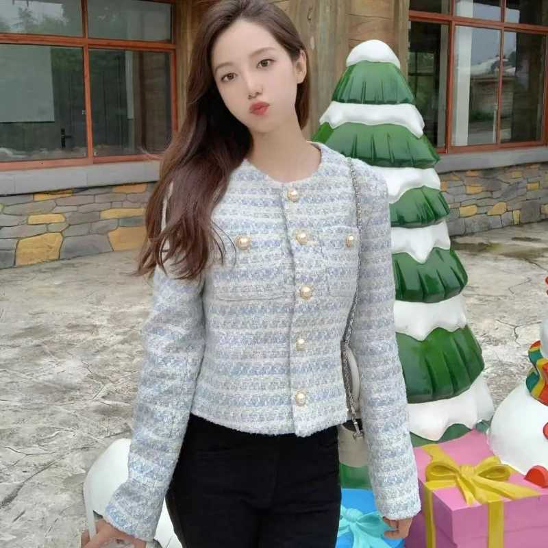 2025 Romantic Tweed Style Blue Pearl Button Jacket for Women Spring Autumn New Round Neck Long Sleeve Woven Jacket Z250918