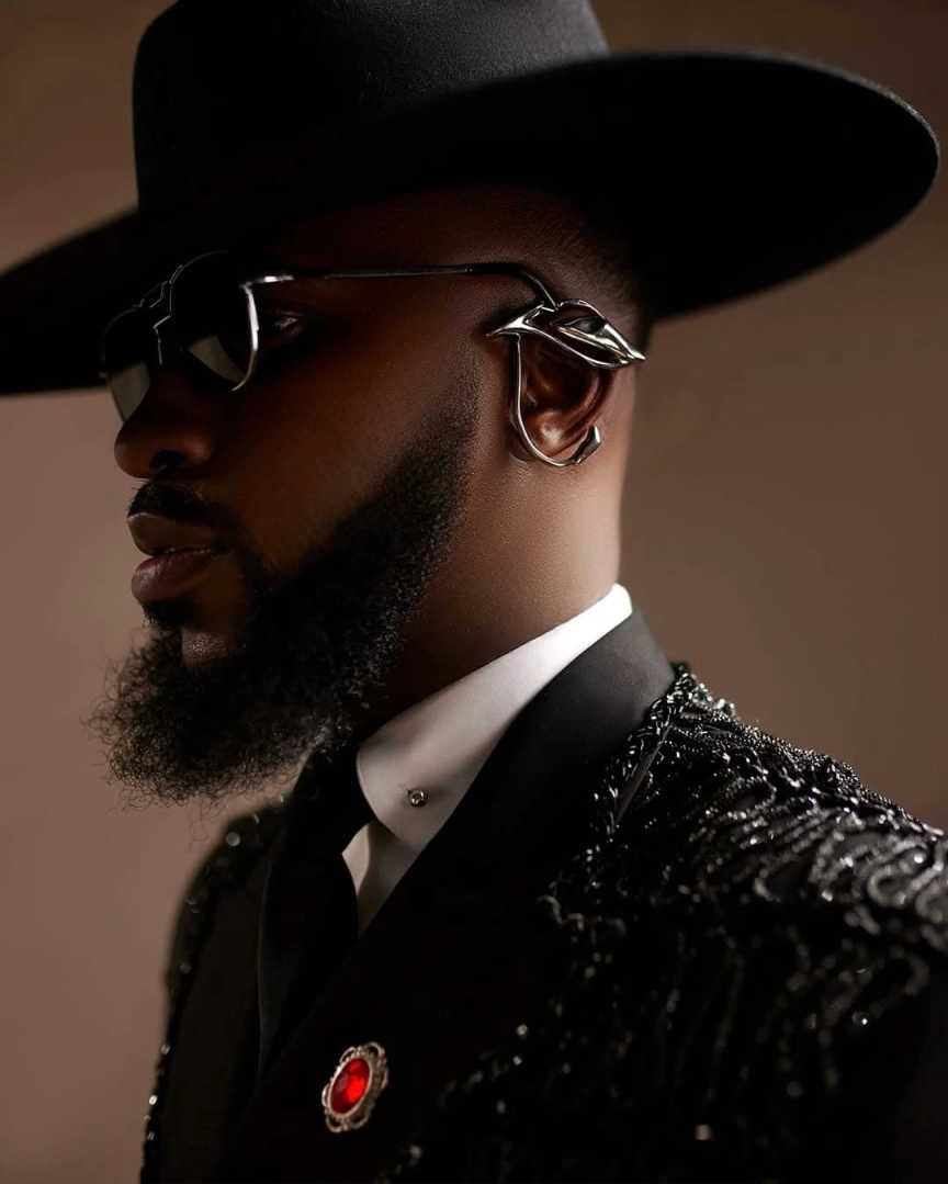 Luxurious Men Suit 2 Pcs Jacket Pants Double Breasted Sequin Wedding Tuxedos Groom Prom Magician Customized Plus Size