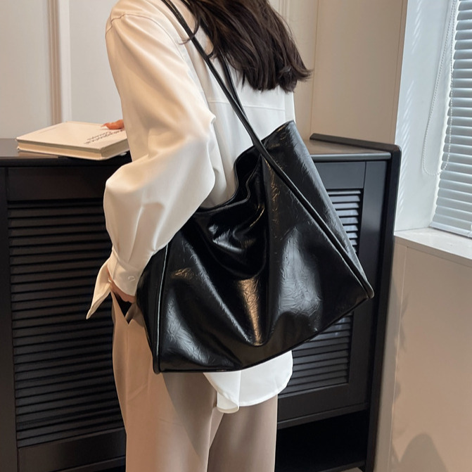 Large Capacity Women s Shoulder Bag With Rock Texture Fashionable Commuting Bag design Women s Shoulder Bag Autumn New Designer Bag Underarm Tote Bag